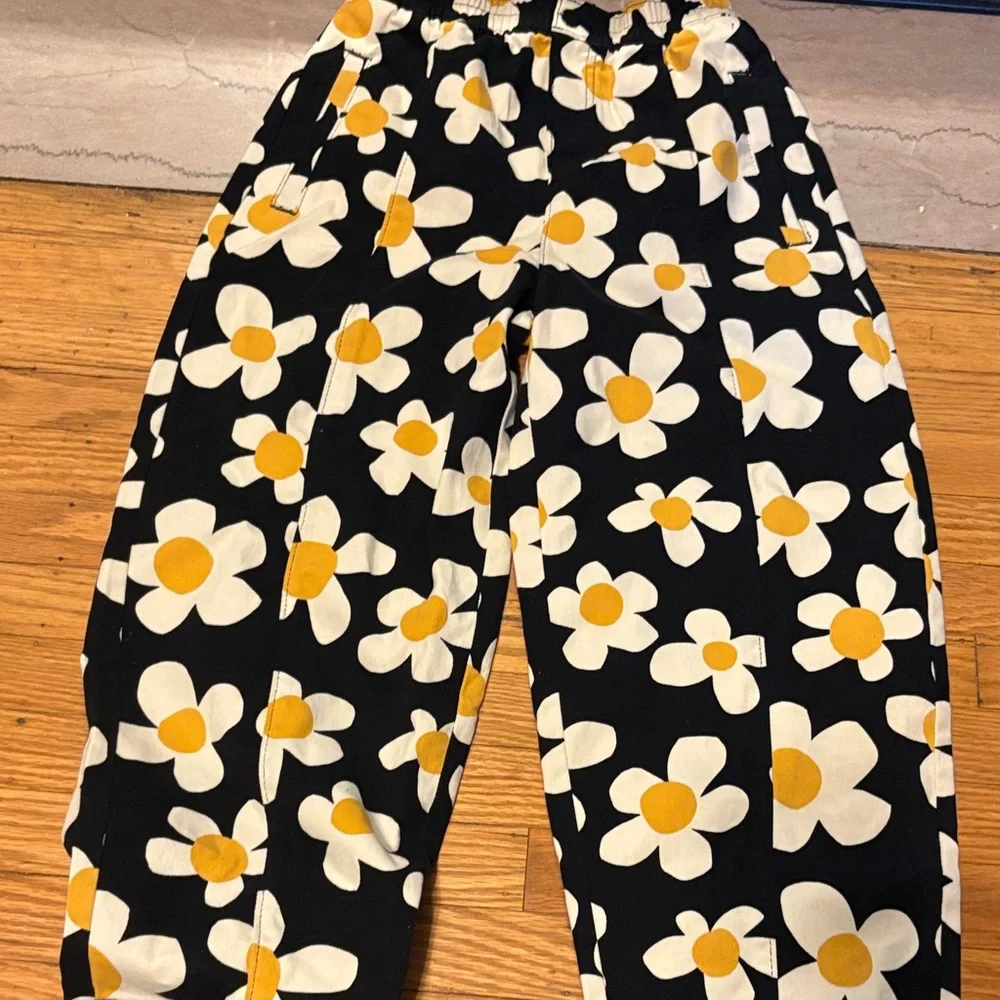 NWOT* Hanna Andersson Black and Cream Floral Kids Barrel Legged Bottoms - Picture 4 of 8